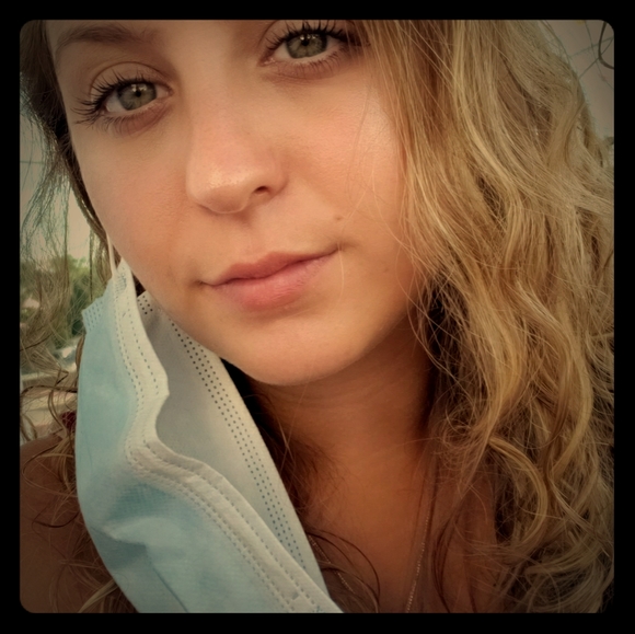 Meet your Posher, Karyn - Picture 1 of 3